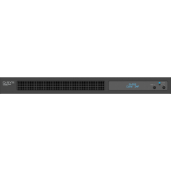 Q-SYS Core 24F, imagen del frontal con pantalla y botón de ID